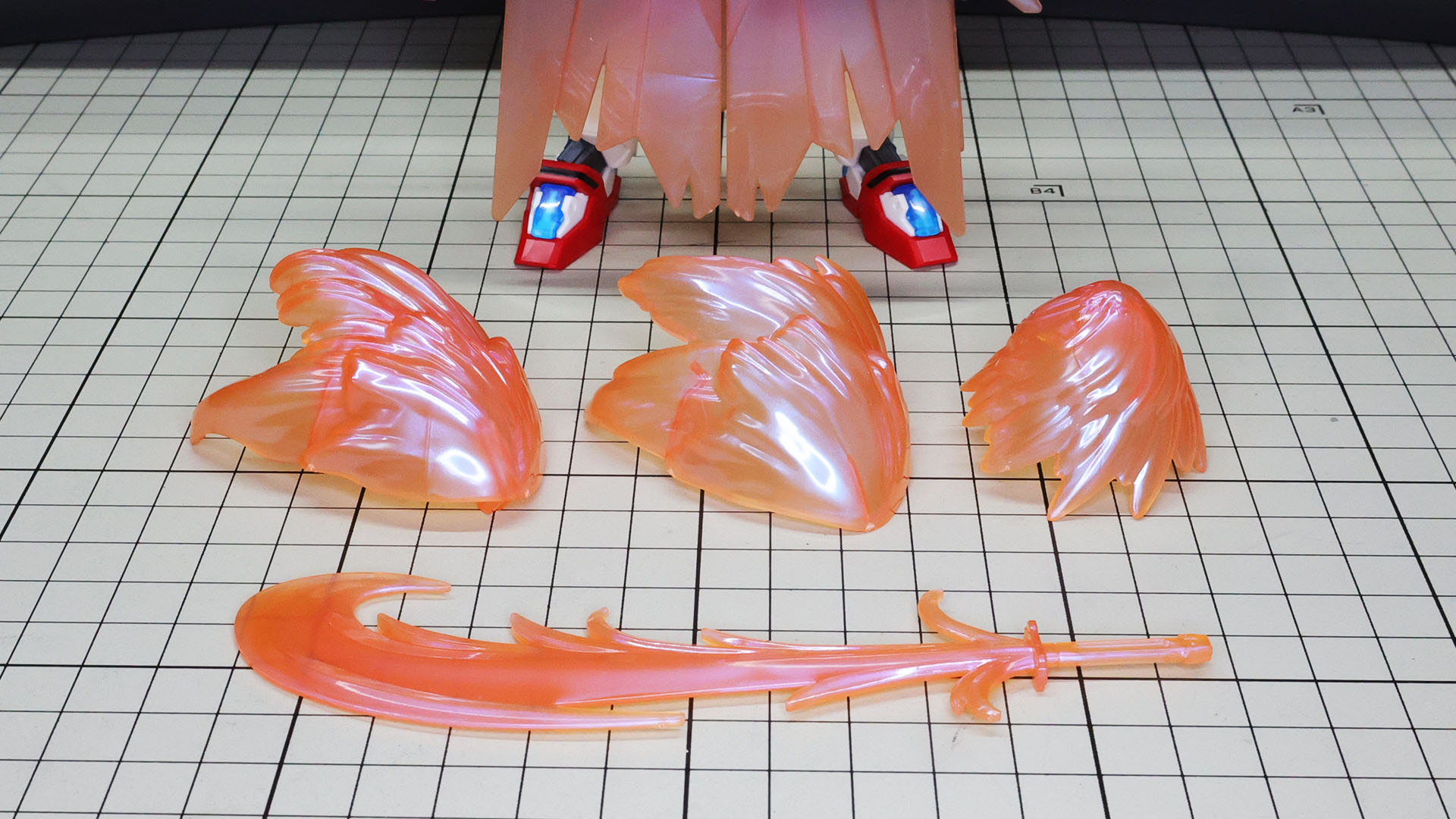 上左側2つはキック用、右1つはパンチ用、下は太刀です