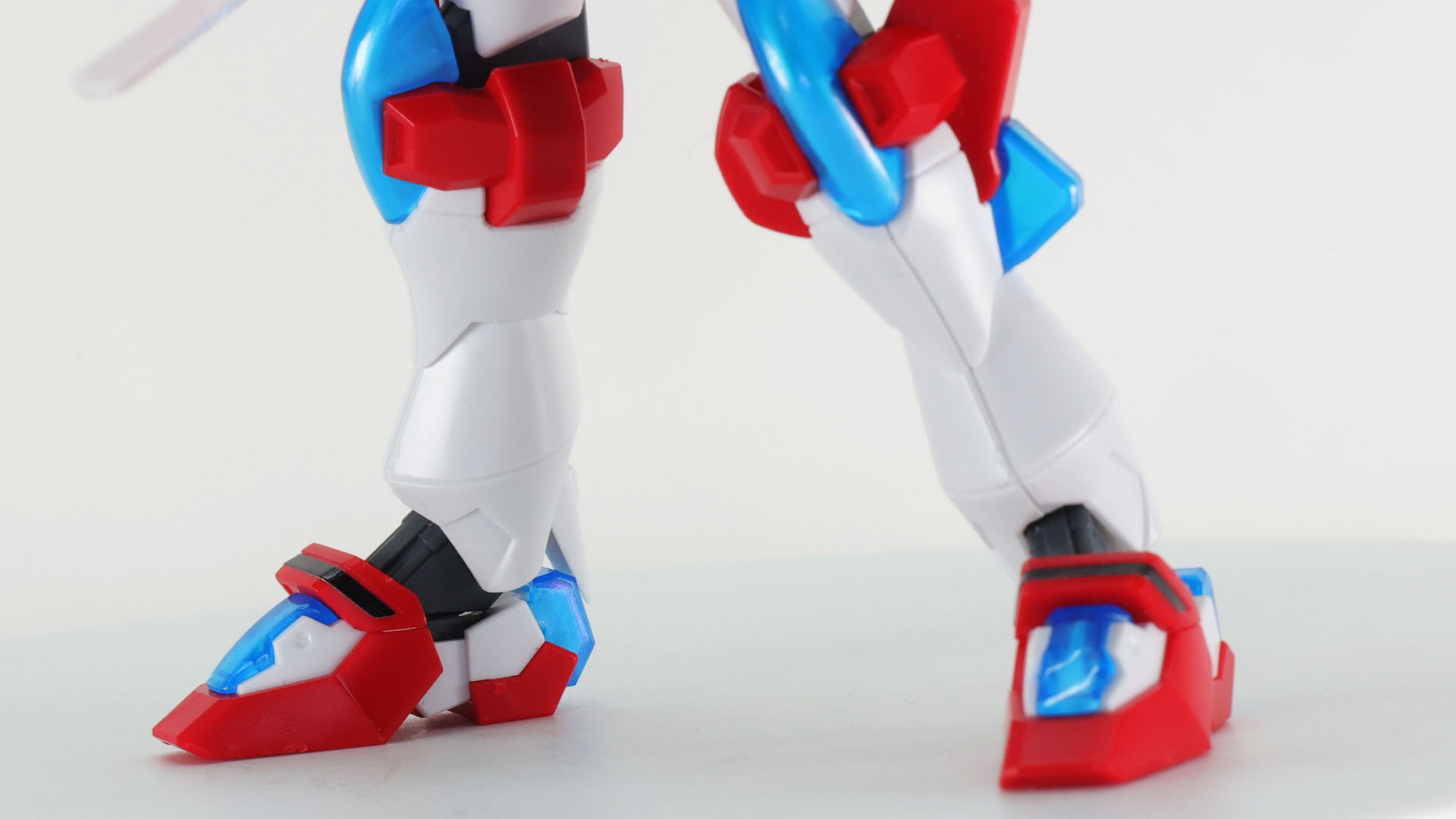 抑揚のある脚部は艶やかさもあります。ソールの設置性能も高いです