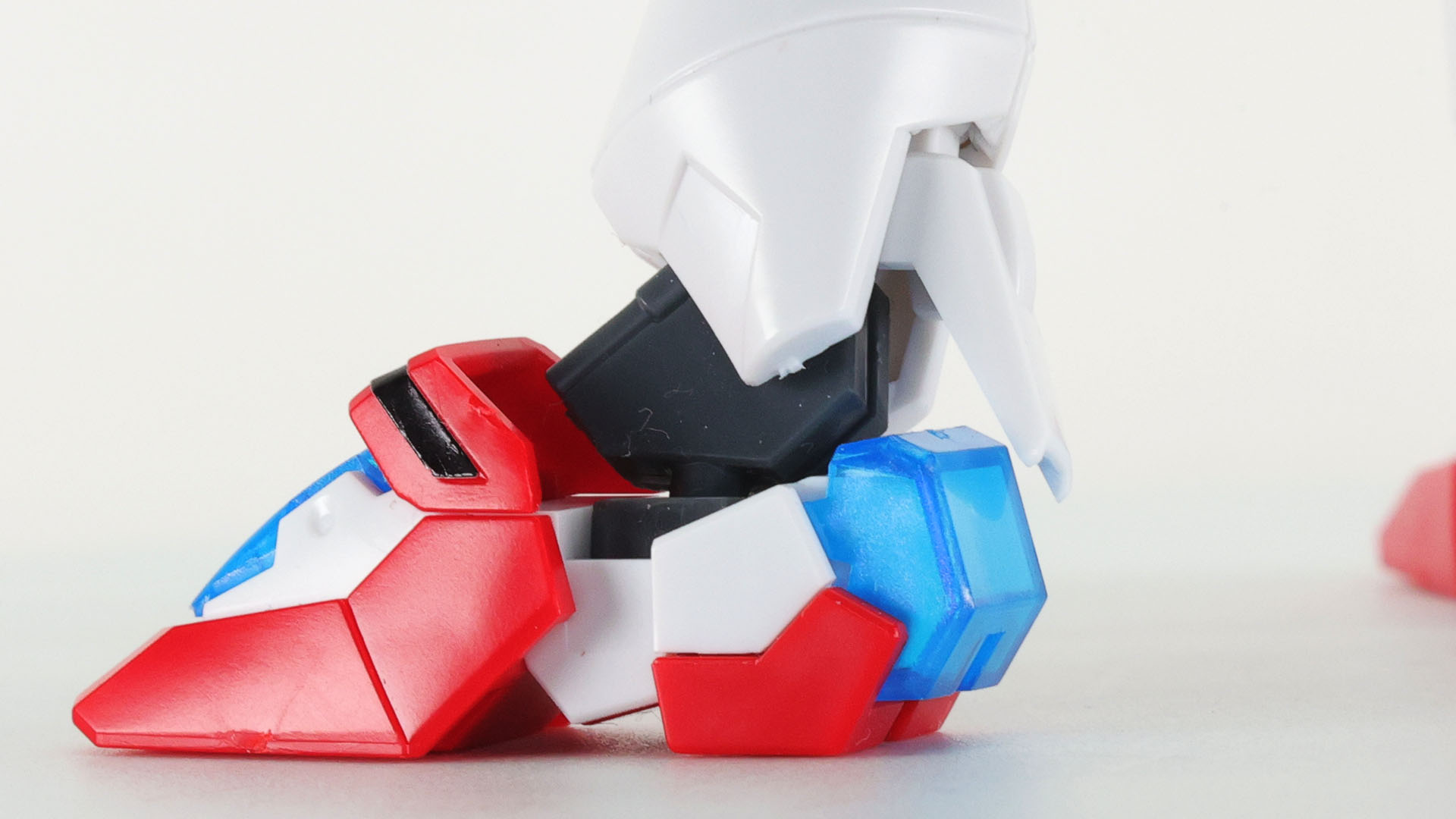 くるぶしの2重関節が設置性能を高めます