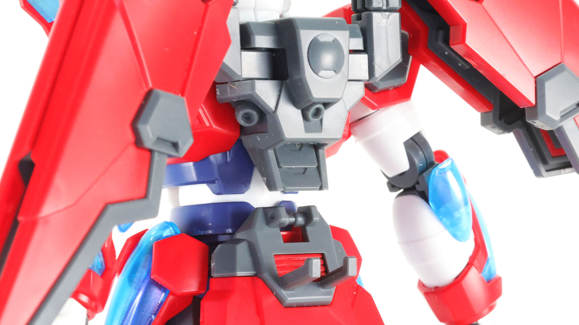 腰には太刀を収める鞘をマウントできるメカフレームがあります