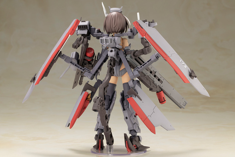 元の「金剛」とのカラー比較。右が「Destroyer Ver.」となる