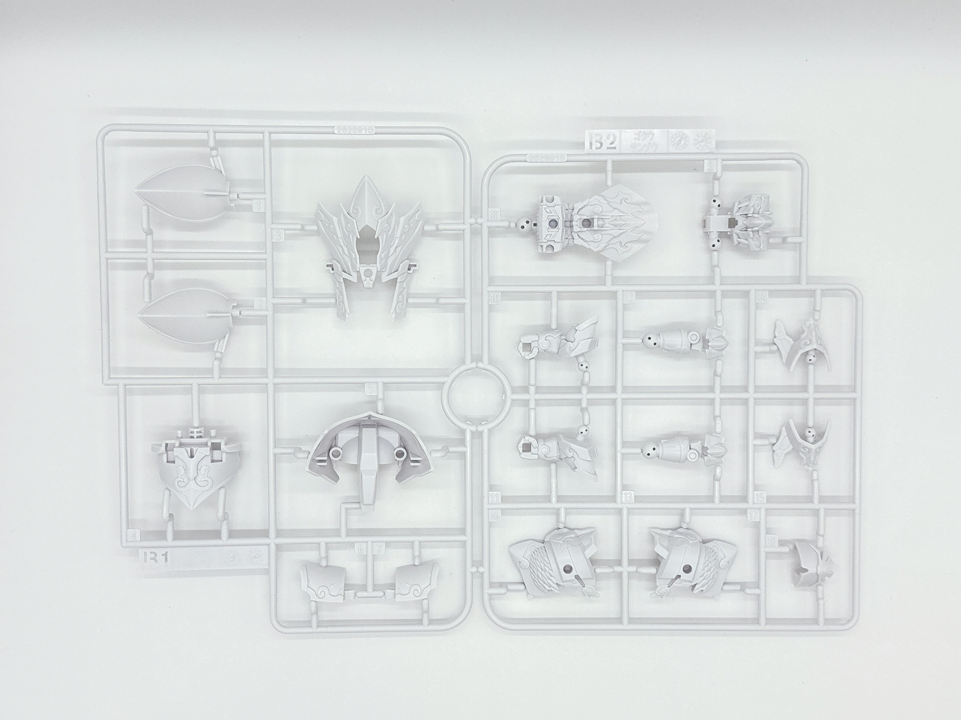 「悟空インパルスガンダム」を構成するランナー。BランナーとFランナー、シールは「三蔵ストライクフリーダムガンダム」と共有となっています。