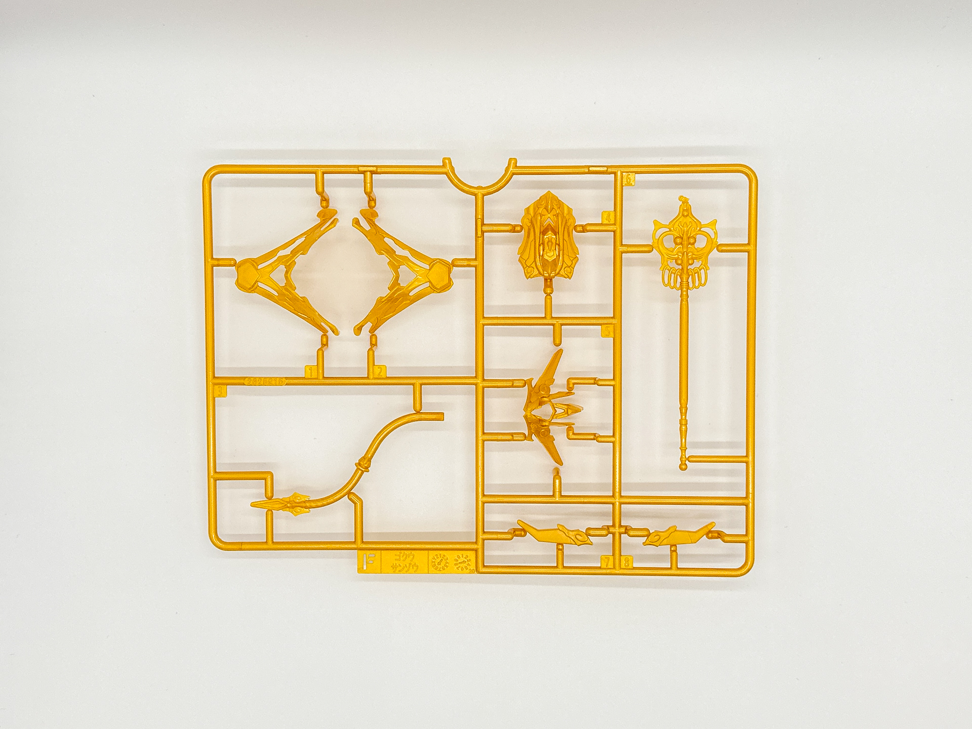 「悟空インパルスガンダム」を構成するランナー。BランナーとFランナー、シールは「三蔵ストライクフリーダムガンダム」と共有となっています。