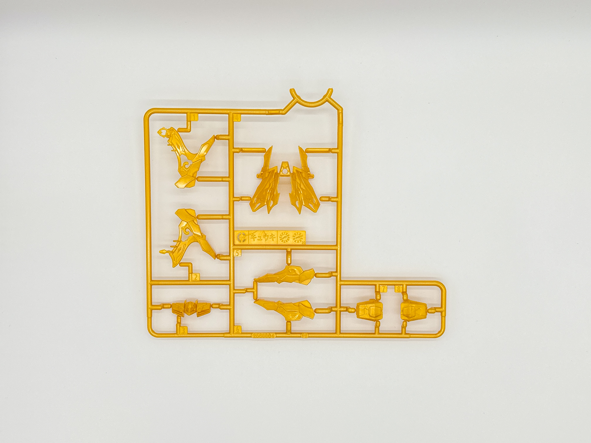 「三蔵ストライクフリーダムガンダム」を構成するランナー。Cランナー、Hランナーは「SDW HEROES 窮奇ストライクフリーダムガンダム」から、DランナーとEランナーは「SD 三国創傑伝 諸葛亮フリーダムガンダム」からの流用となっています。