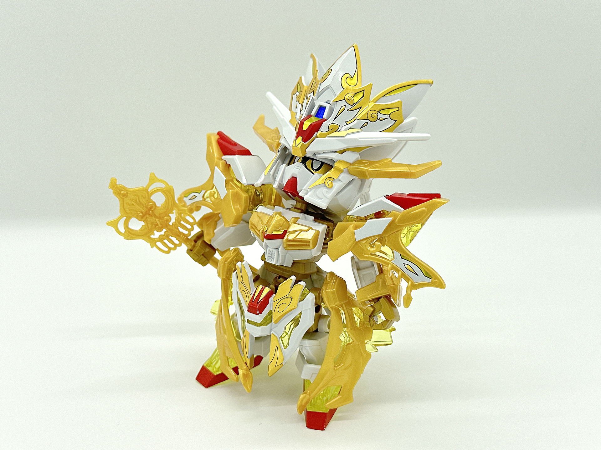 可能な限り上を向かせてみました。胴体および頭部にボールジョイントが使用されているため、上を向くことも可能です。