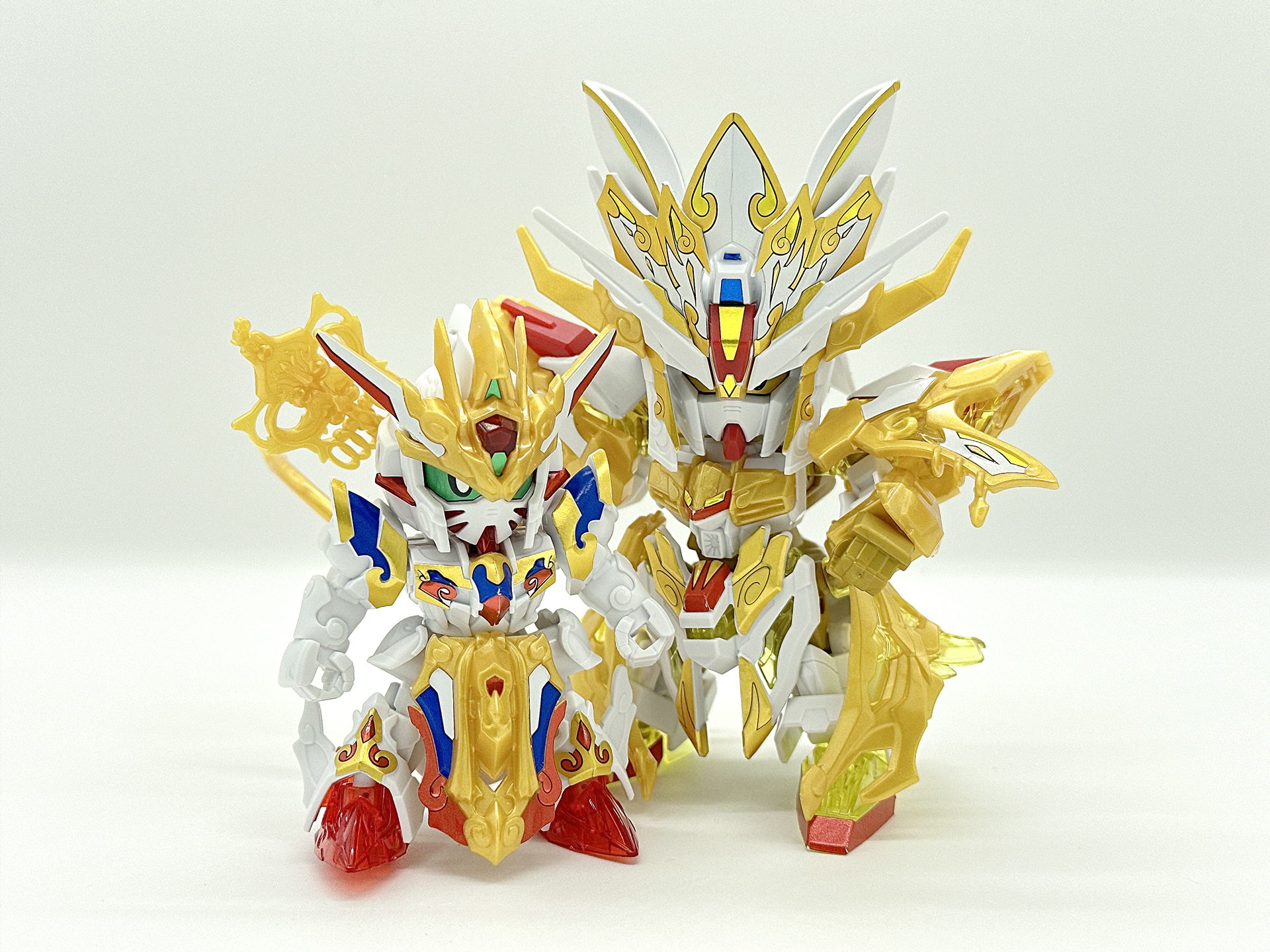 「悟空インパルスガンダム」と「三蔵ストライクフリーダムガンダム」を並べてみました。サイズ感の違いが見て取れます。