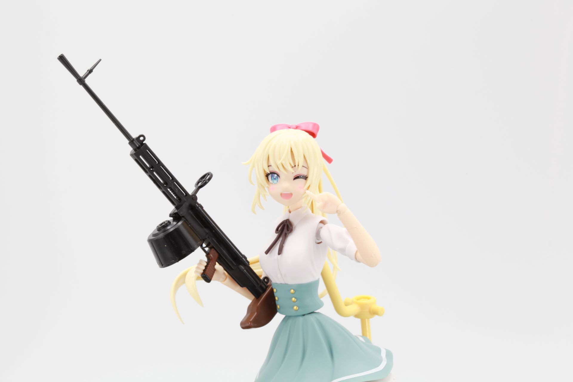 女子高生と銃というミスマッチに思える組み合わせだが、合わせて見ると意外に悪くない