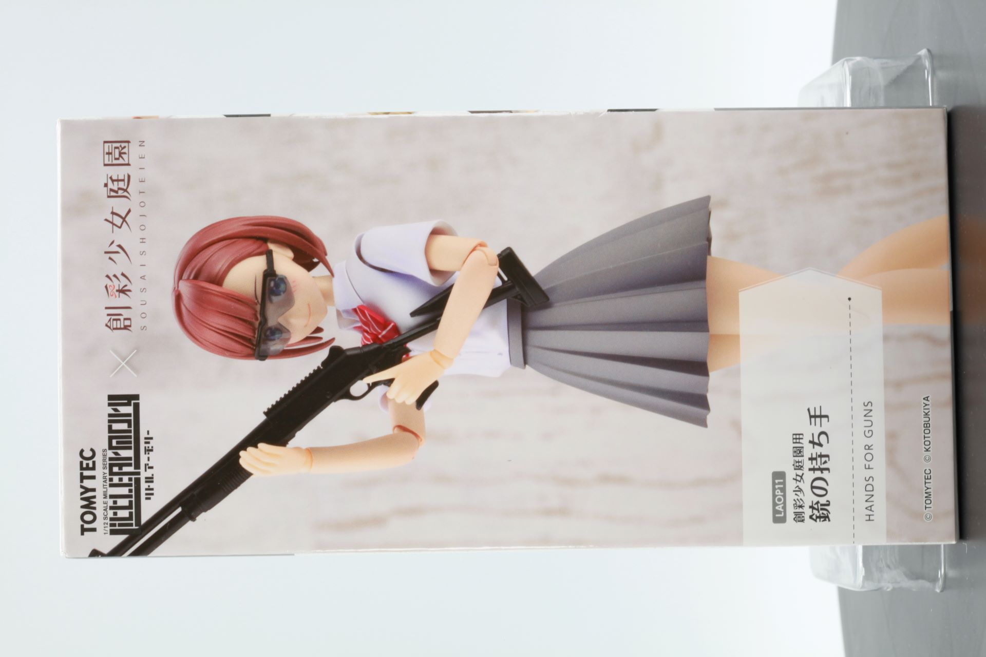 同社より発売している専用ハンドパーツ「創彩少女庭園専用 銃の持ち手」
