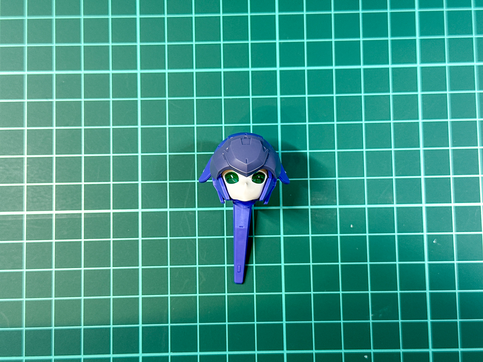 組立が完了した頭部パーツ。TYPE-Aから、髪のパーツはポニーテールの部分だけでなくポニーテールの接続部ジョイントに合わせて頭部の穴位置が変更されています。