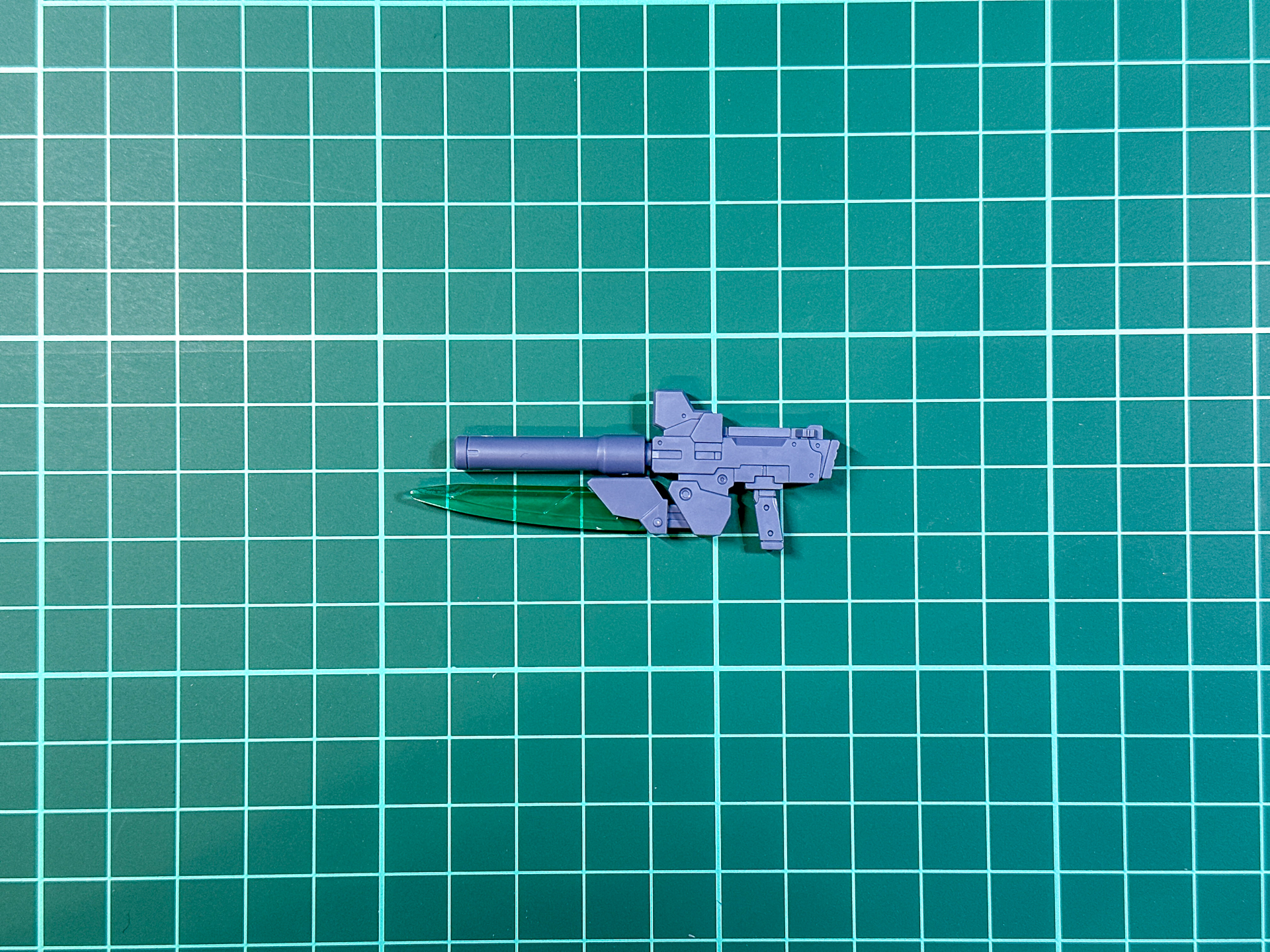 組立が完了した武装パーツ。合わせ目の段落ちモールド化により、合わせ目が目立たない工夫がなされています。