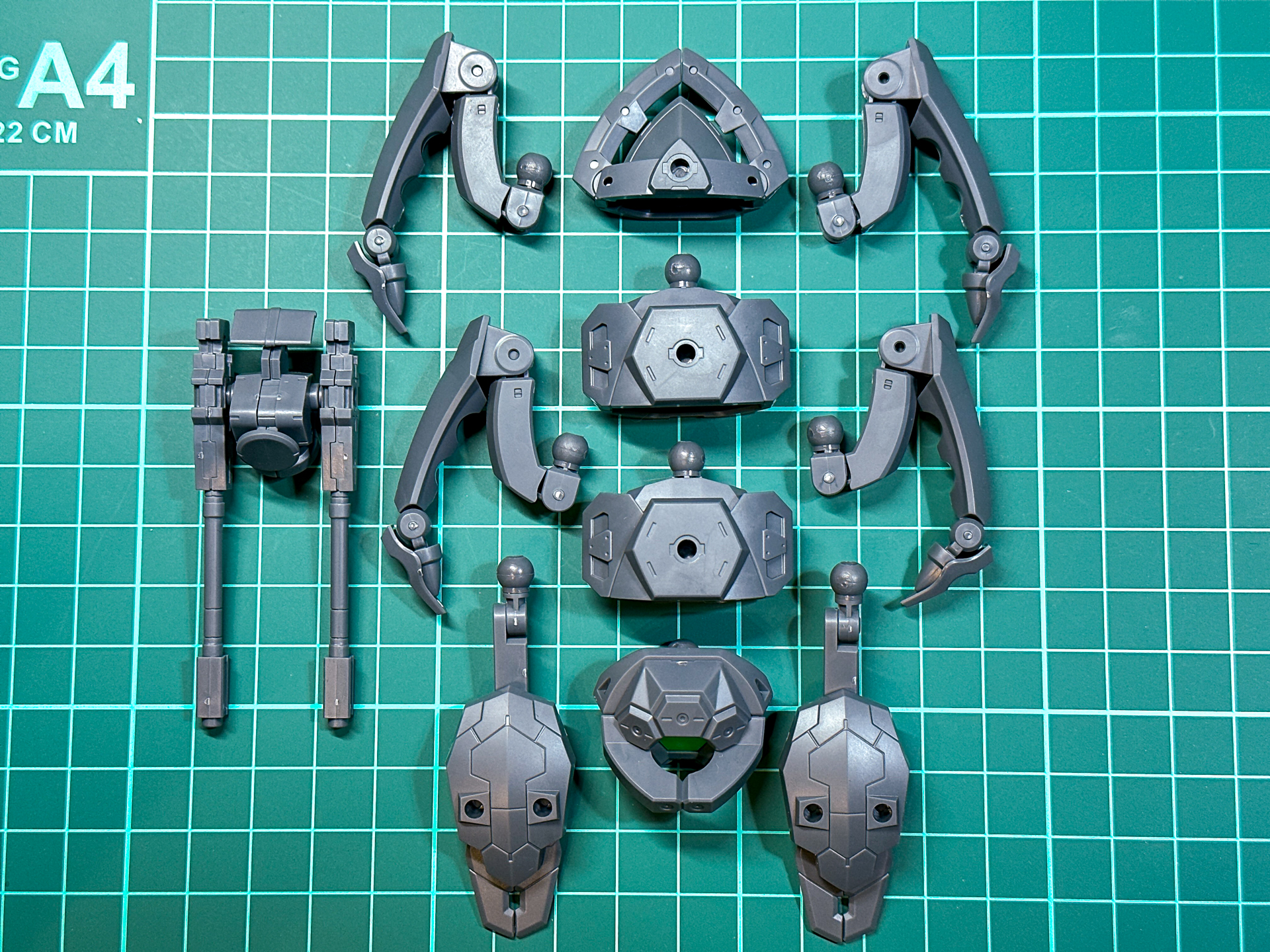 組み立てが完了した各部パーツ。これらを組み合わせてエグザビークル (多脚メカVer.)の完成です。