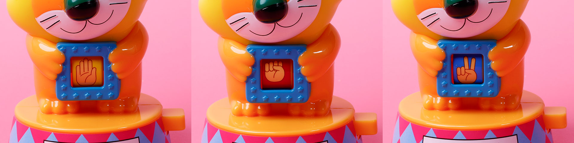 レバーを押すと、グー、チョキ、パーのいずれかが表示される