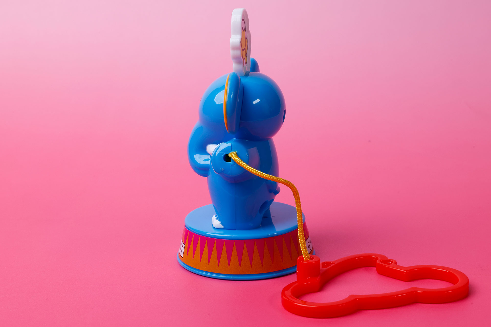 ぞうさん自体も樽の上に乗っている