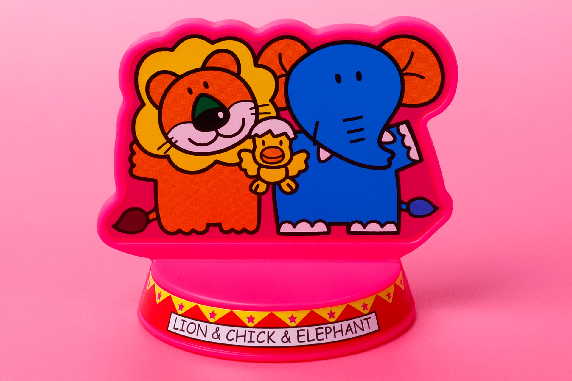 こちらはらいおんくんとひよこさん、ぞうさんが描かれたピン