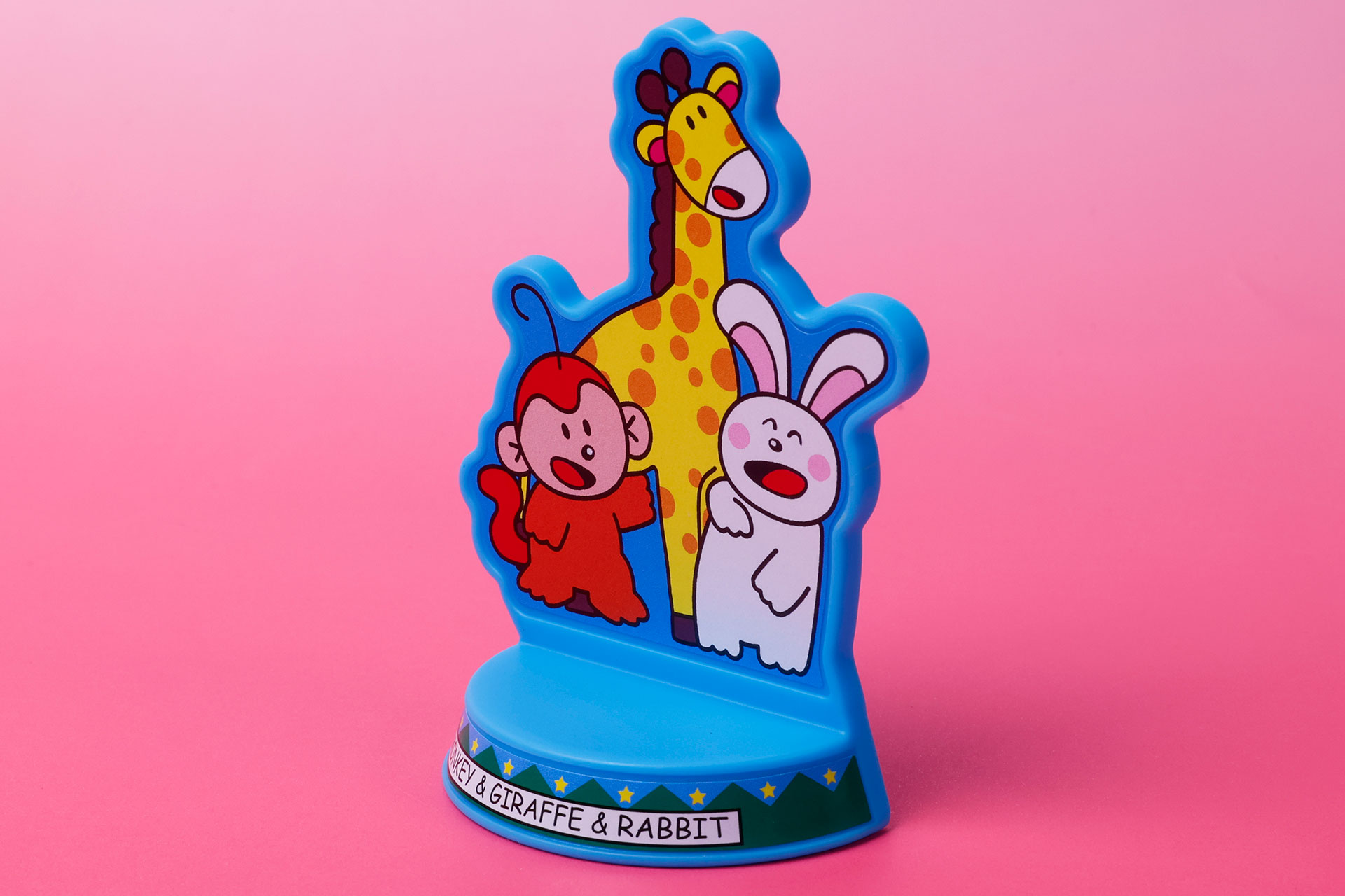 キャラクターたちのイラストを見ているだけで、ほっこりとした気分にさせてくれる