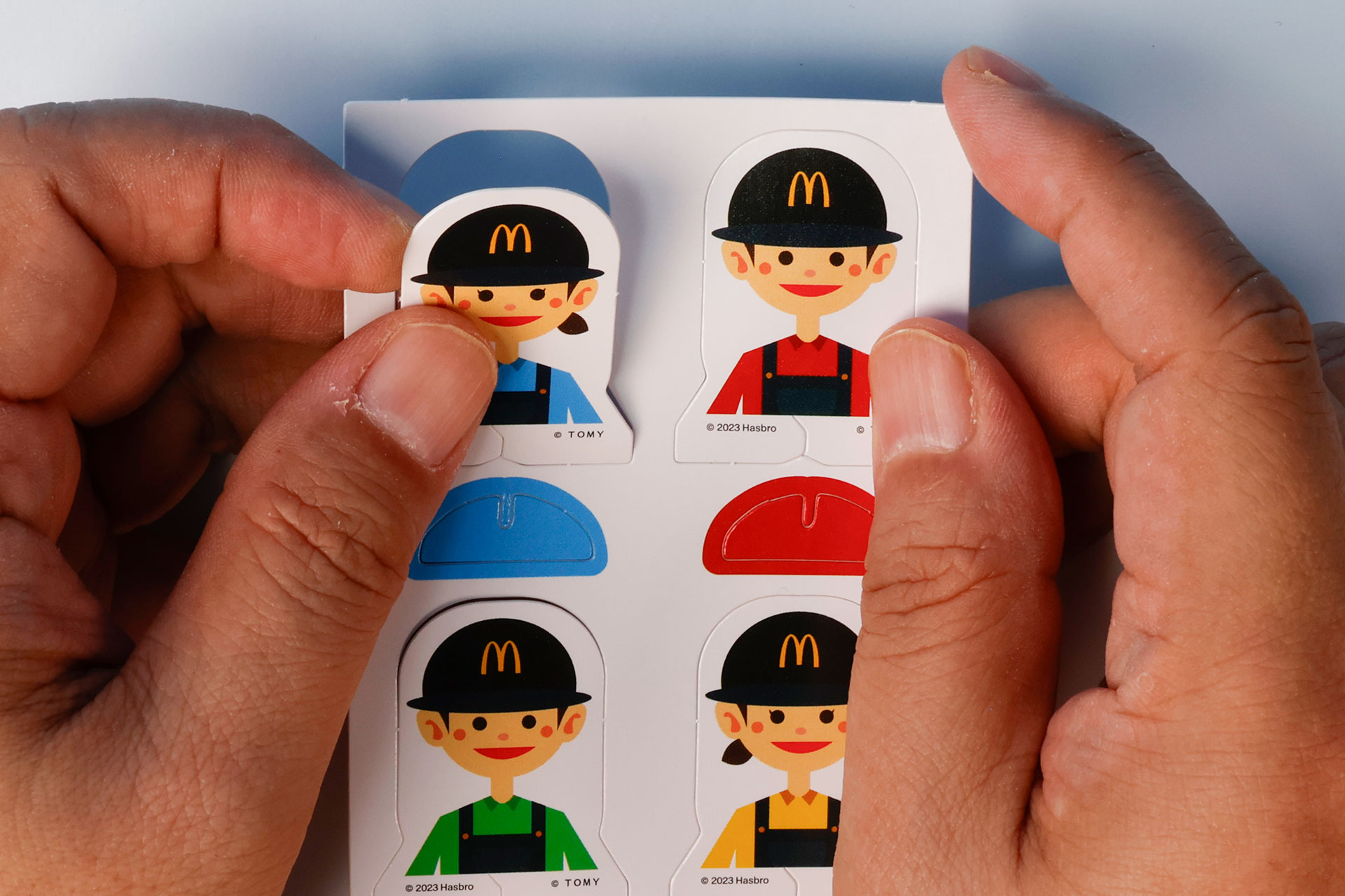 遊び始める前に、コマを切り離して組み立てておこう