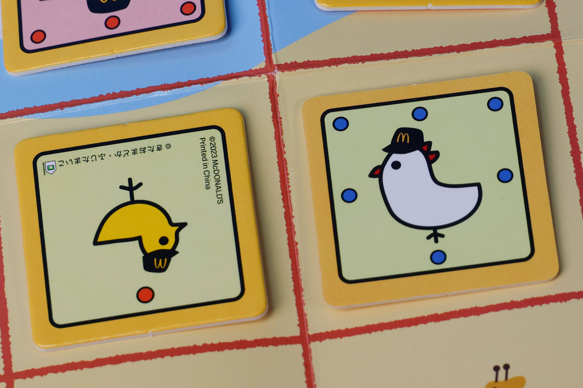 ひよこはにわとりに成ることができるなど、将棋の基本的な要素は網羅されている