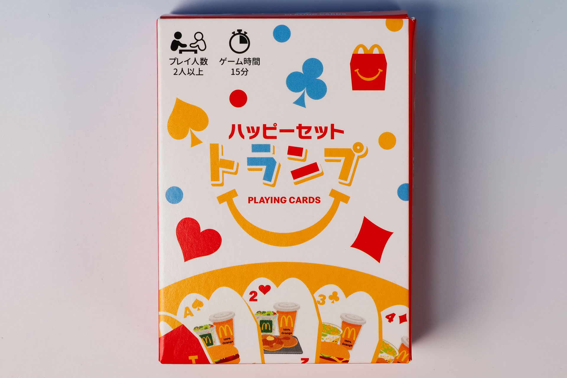 おもちゃ袋の中に入っている「ハッピーセット トランプ」の箱