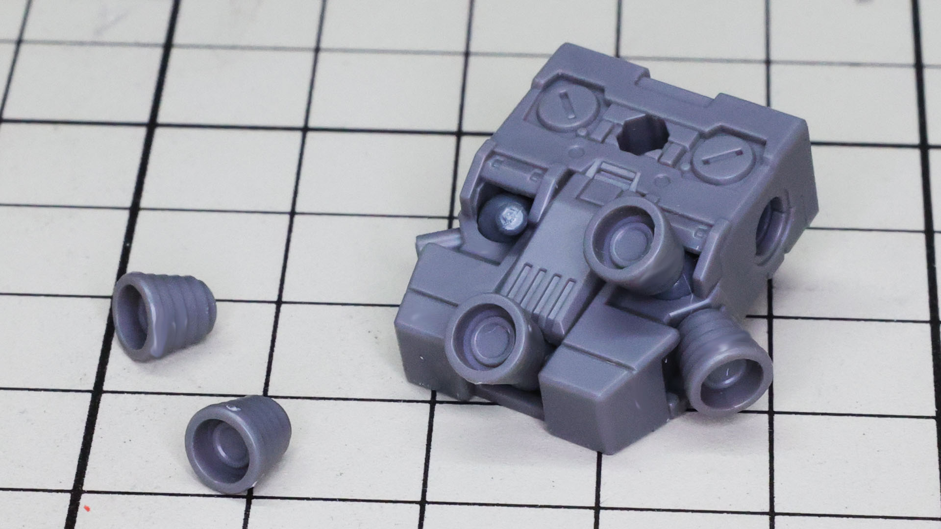 通常のバックパック下部に3基のノズルユニットが合体していることがわかります