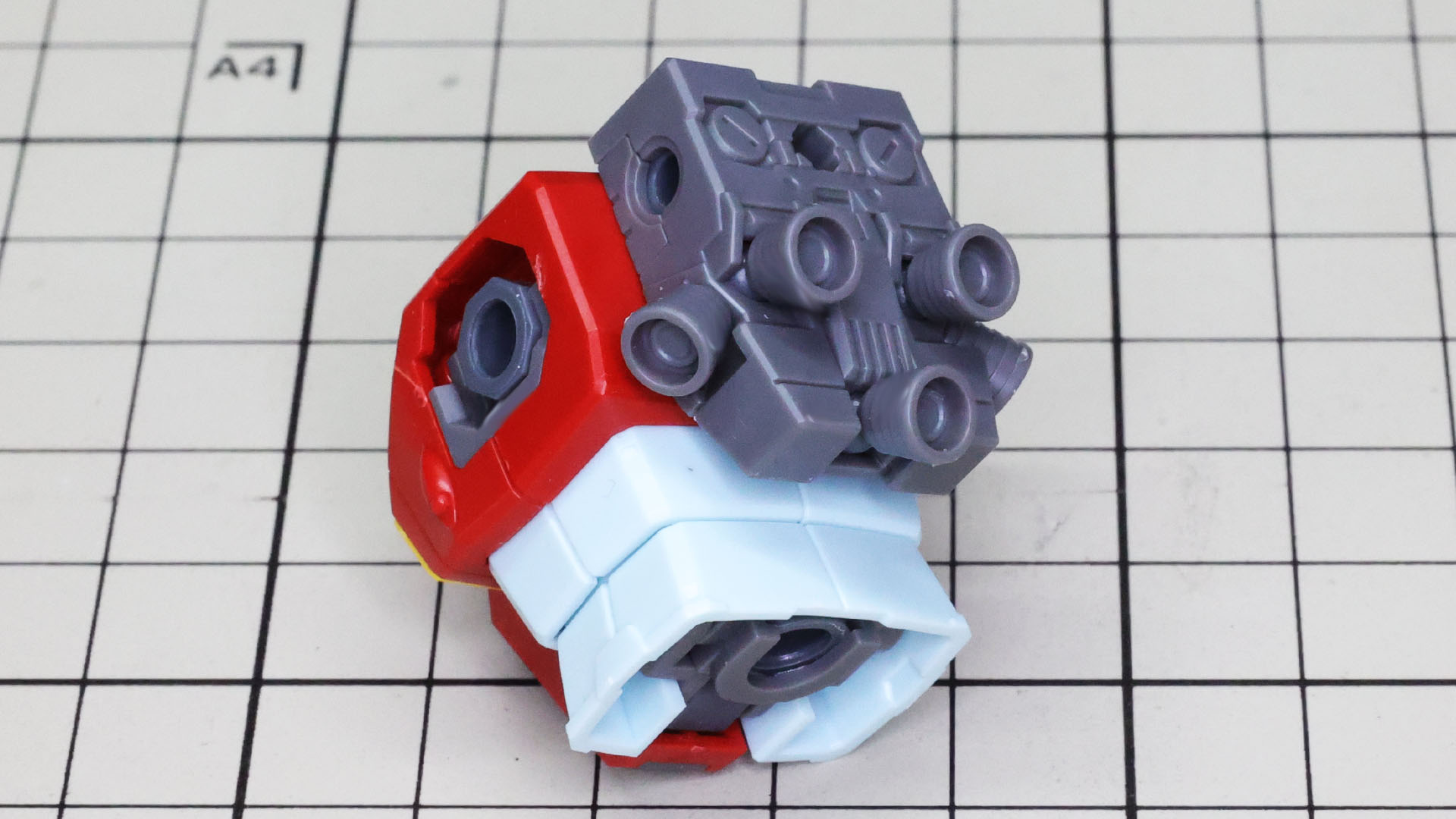 通常のバックパック下部に3基のノズルユニットが合体していることがわかります