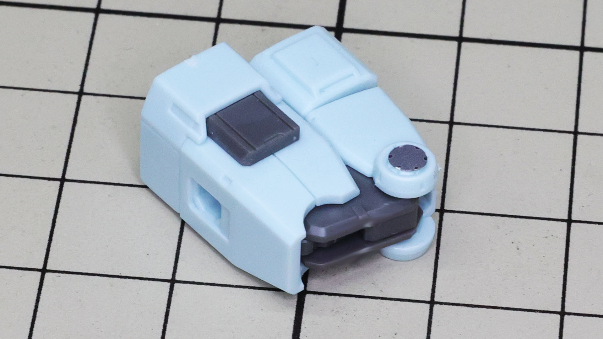 可動テストさせると、この段階でも180度曲げられるます