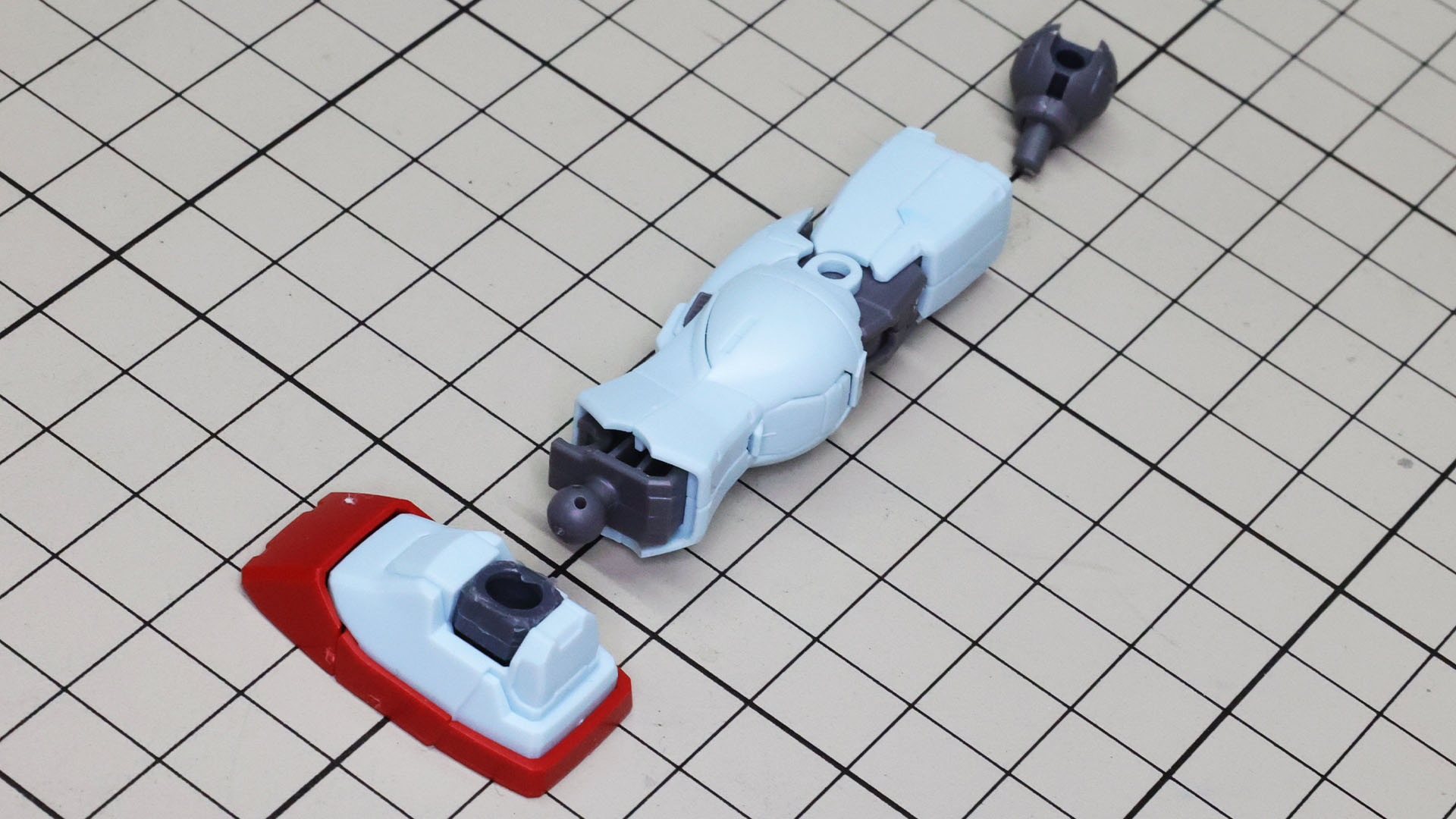 股関節・脚部本体・ソールをドッキングして完成します