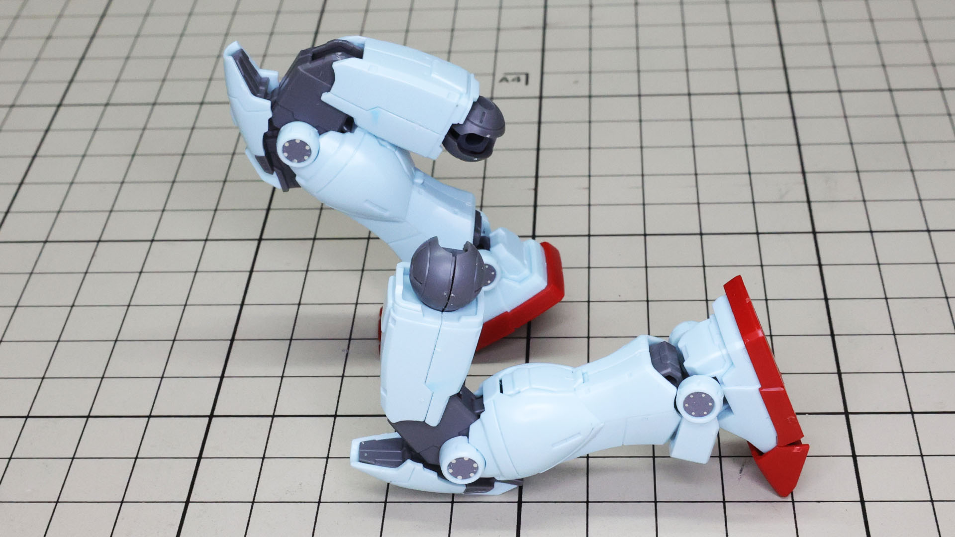 テスト可動させるとオリジンHGシリーズのすばらしい可動性能を堪能できます