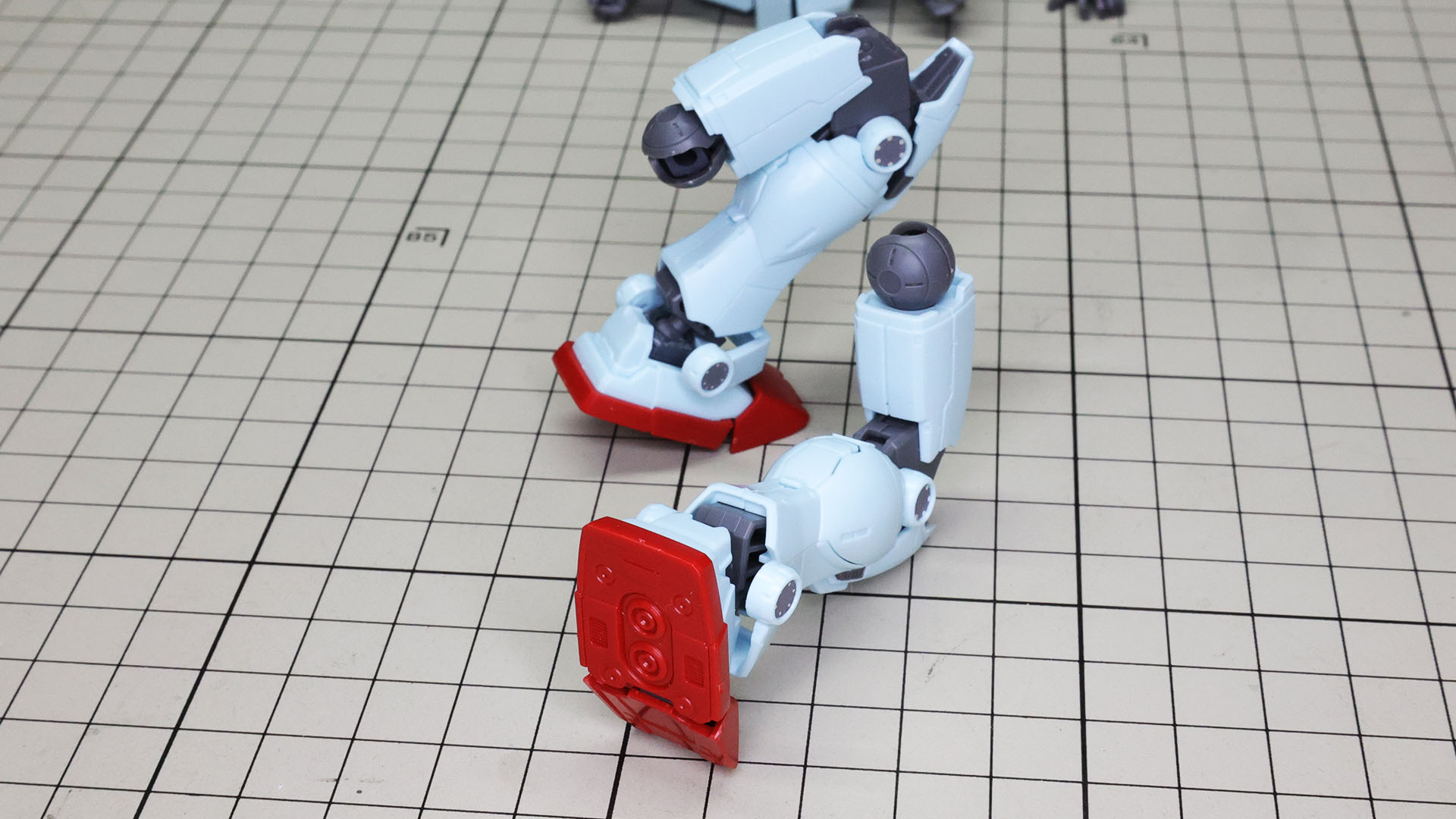 つま先も曲がることで表情が豊かになりますね