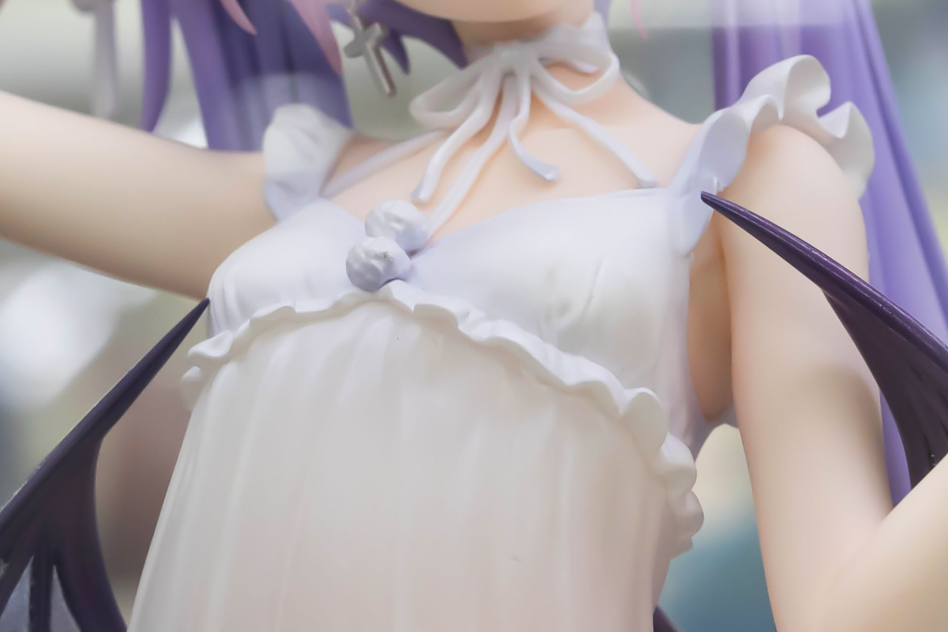 ランジェリーのひらひら感など細部もしっかりと作り込まれている