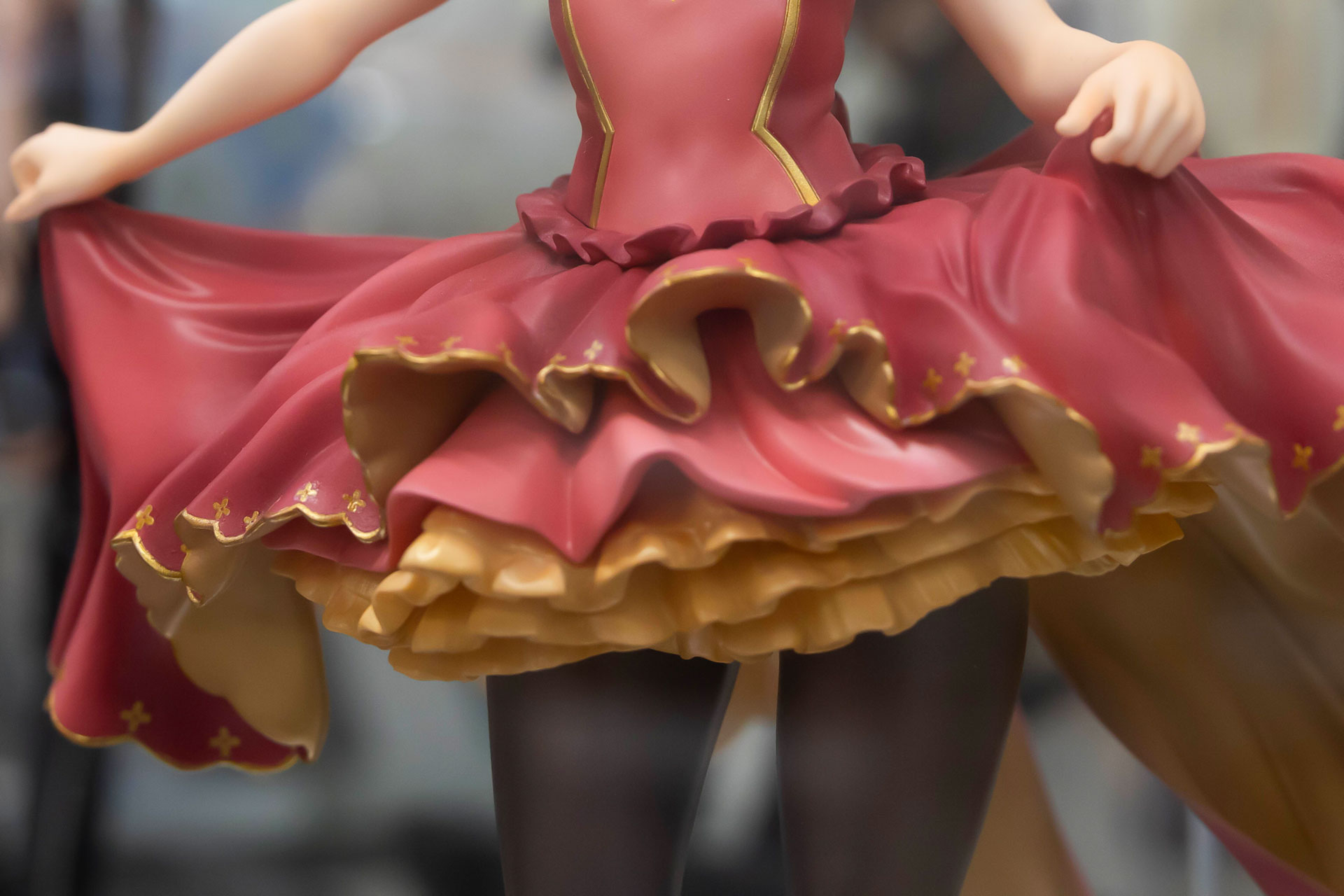 うっすらおへそのラインも出ている