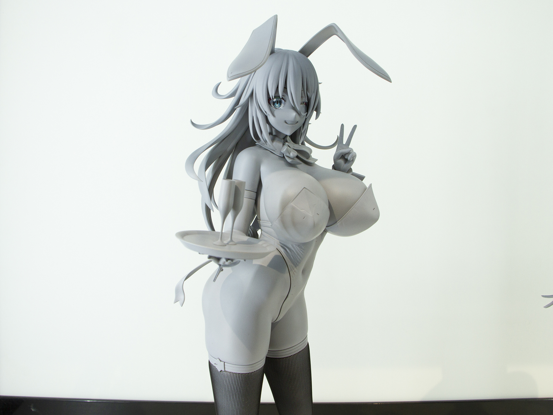 「ヴェロニカ・スイートハート バニーVer.」 (C)高峰ナダレ