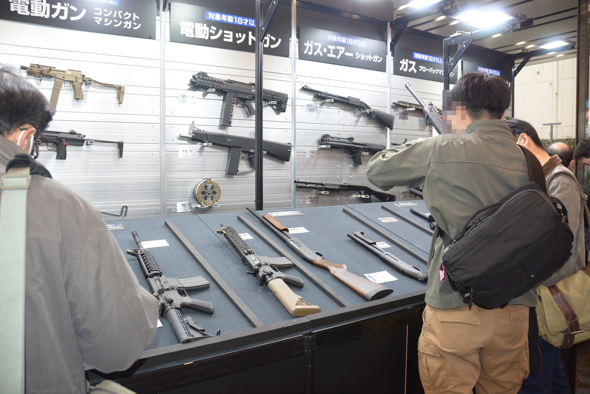 たくさんの製品を触ることができる。これこそが「東京マルイFESTIVAL」の最大の楽しさだろう