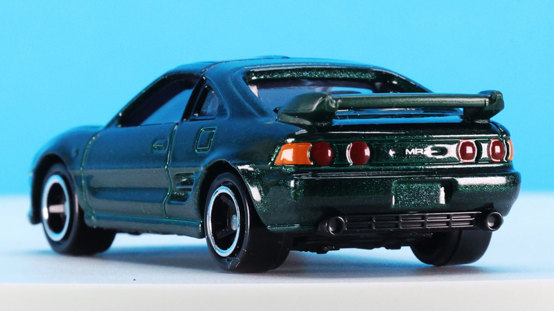 エンジンのあるリアはその重量とリアウイングで得られるダウンフォースをリアタイヤのトラクションにつなげる