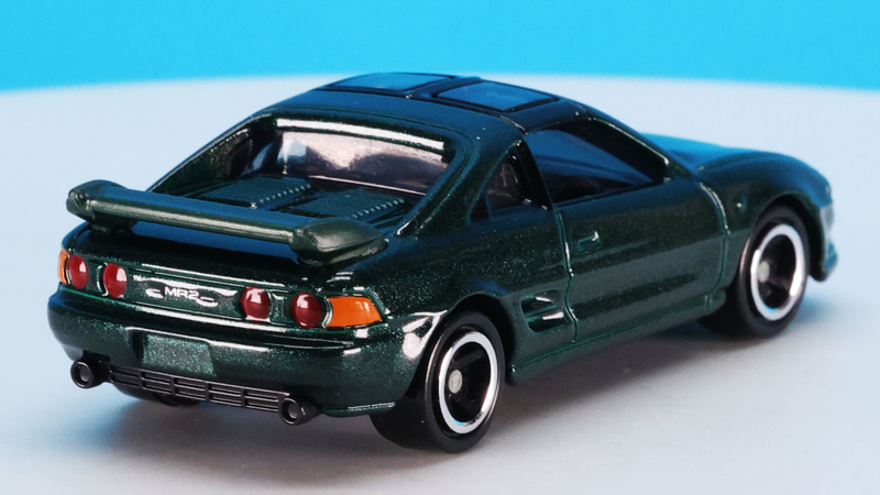リアのコンビランプは塗装で再現、“MR2”のロゴは印刷です