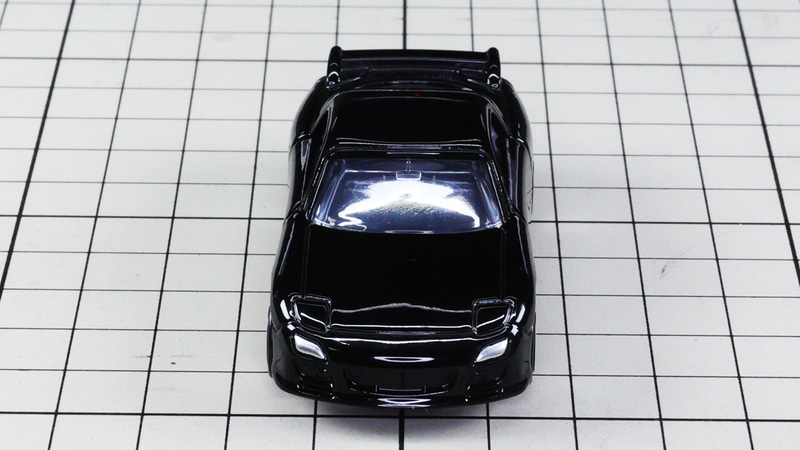 フロント：全体がグラマラスでセクシーなラインで構成されているFD3S