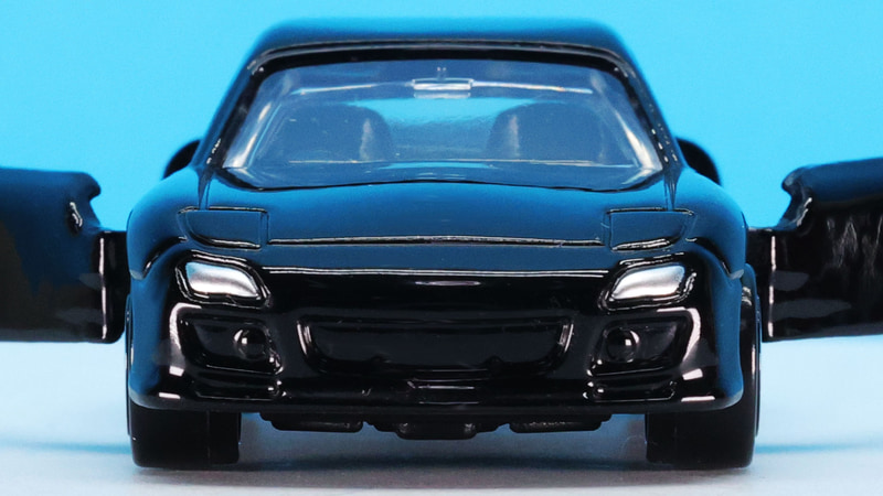 実車の抑揚をもったスタイリングをよく再現しているフロントフェイス