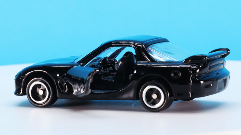 2ドアだからこそ大きいドアが大きく開きます