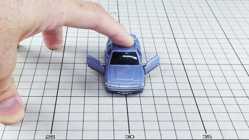 アクション：左右ドア開閉・サスペンション