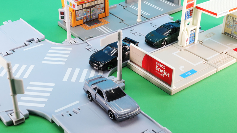 コンビニや牛丼屋でお昼ごはん食べます