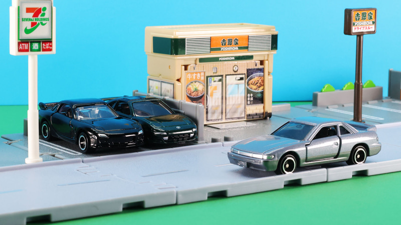 コンビニや牛丼屋でお昼ごはん食べます