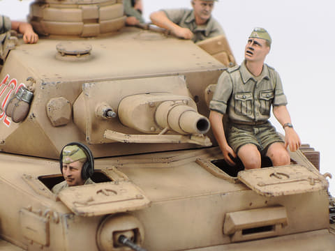 タミヤ、「1/35 ドイツIV号戦車F型・伝令バイクセット“北