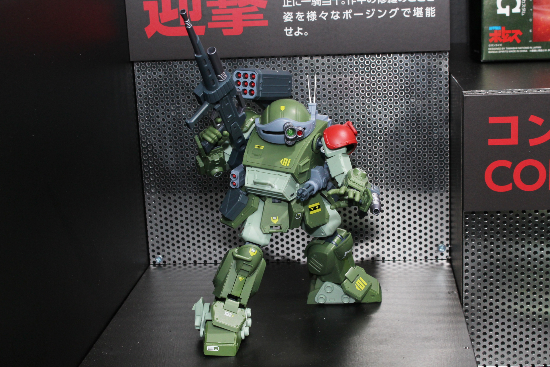 パーツ等の差し替えなしで自在にポージングができるアクションフィギュアとして設計されている