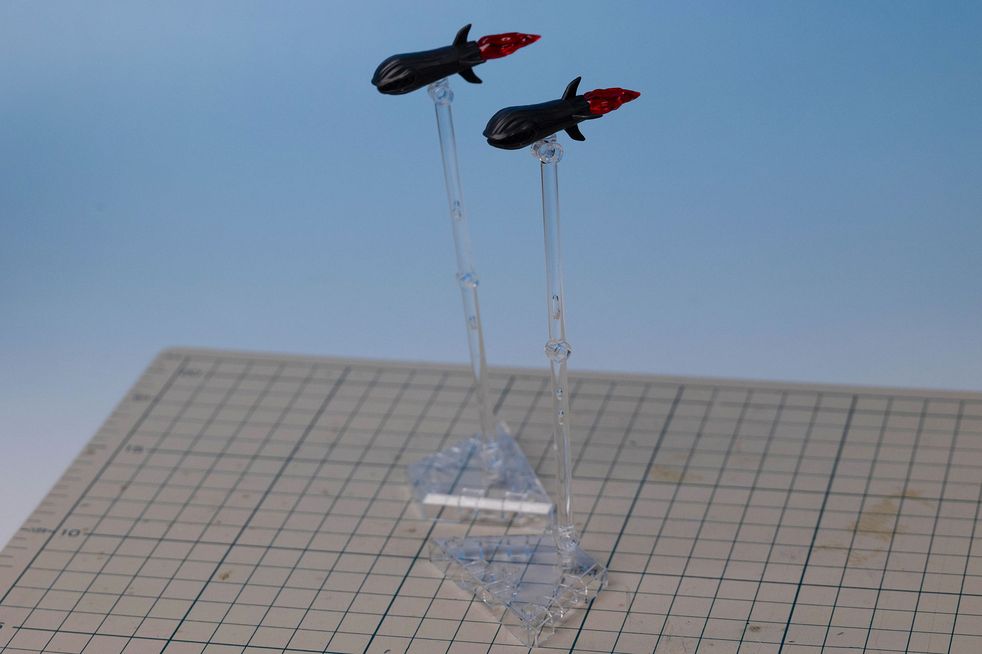 ギガデストロイヤーをスタンドに取り付けたところ。スタンド自体は、これ以外にもいくつか作ることが可能だ