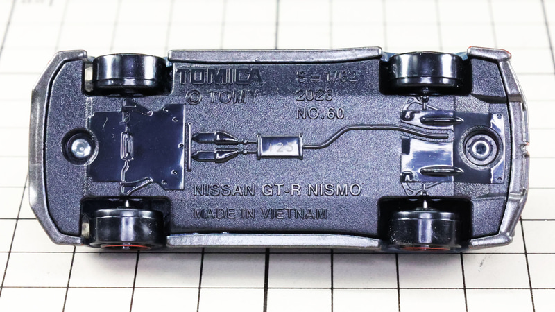 シャーシ：刻印以外は通常版と同じになっています