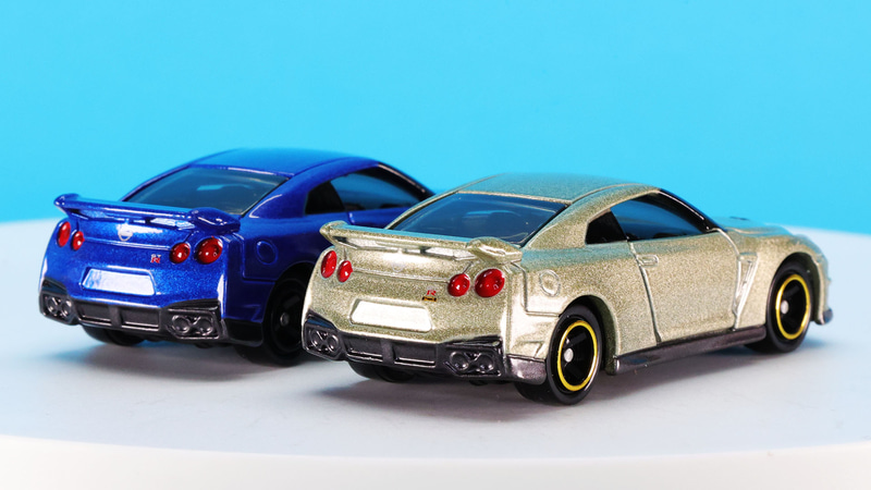 丸形4灯のテールランプがすぐにGT-Rだとわかるアイコンです