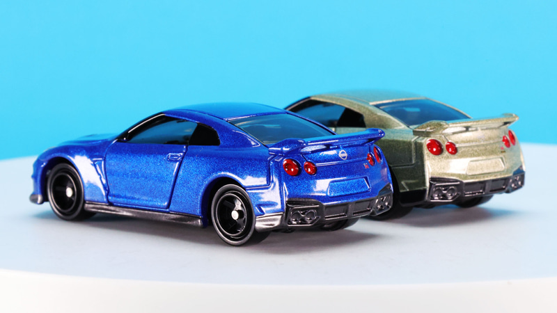 迫力の4本出しマフラー