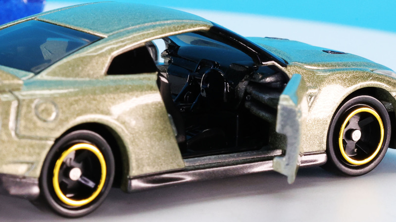 ステアリングとともにスパルタンなイメージが伝わります