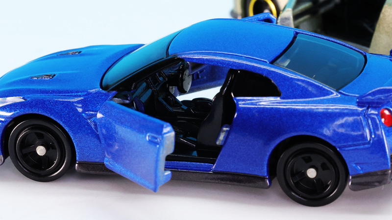 こちらはNISMOバージョン。定番トミカにラインナップされているのでいつでも購入可能！