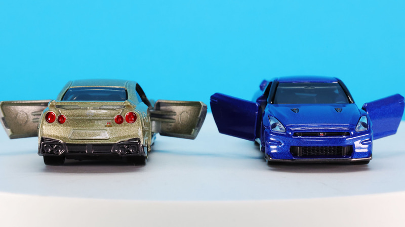 こちらはNISMOバージョン。定番トミカにラインナップされているのでいつでも購入可能！