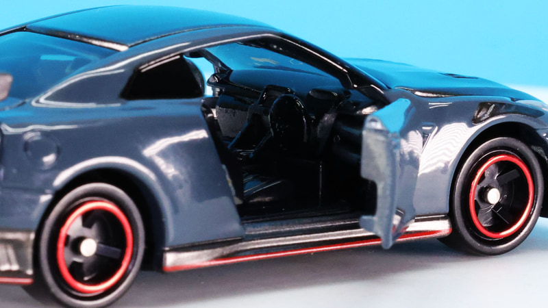 NISMOバージョンも左右ドア開閉可能！